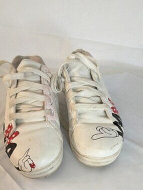 Disney Minnie Mouse Girls' White Sneakers Bow Logo Lace Up Size 2